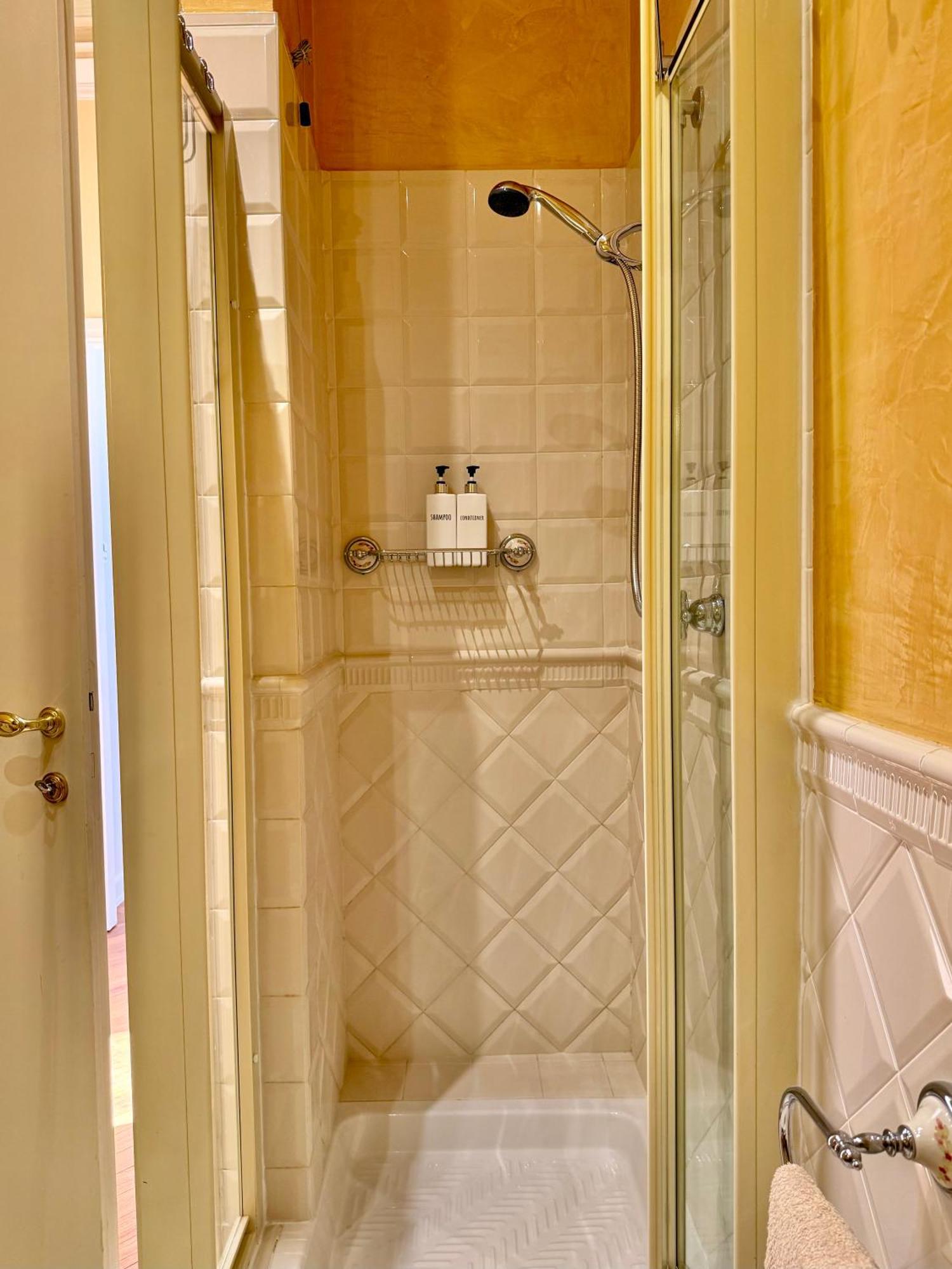 Belle Ile Lake View Suite Cadenabbia Bagian luar foto
