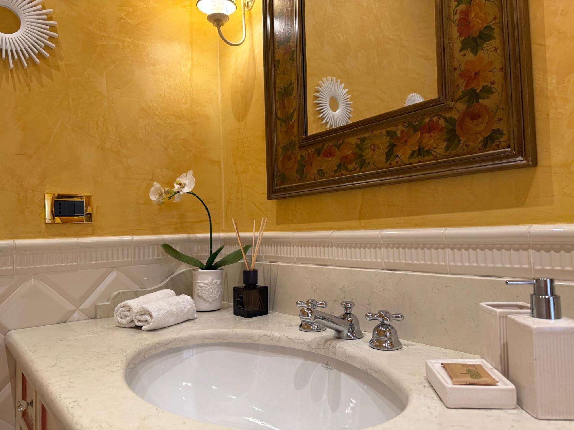 Belle Ile Lake View Suite Cadenabbia Bagian luar foto